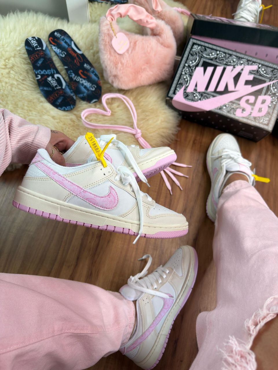Nike SB Dunk Low Paisley Flowers