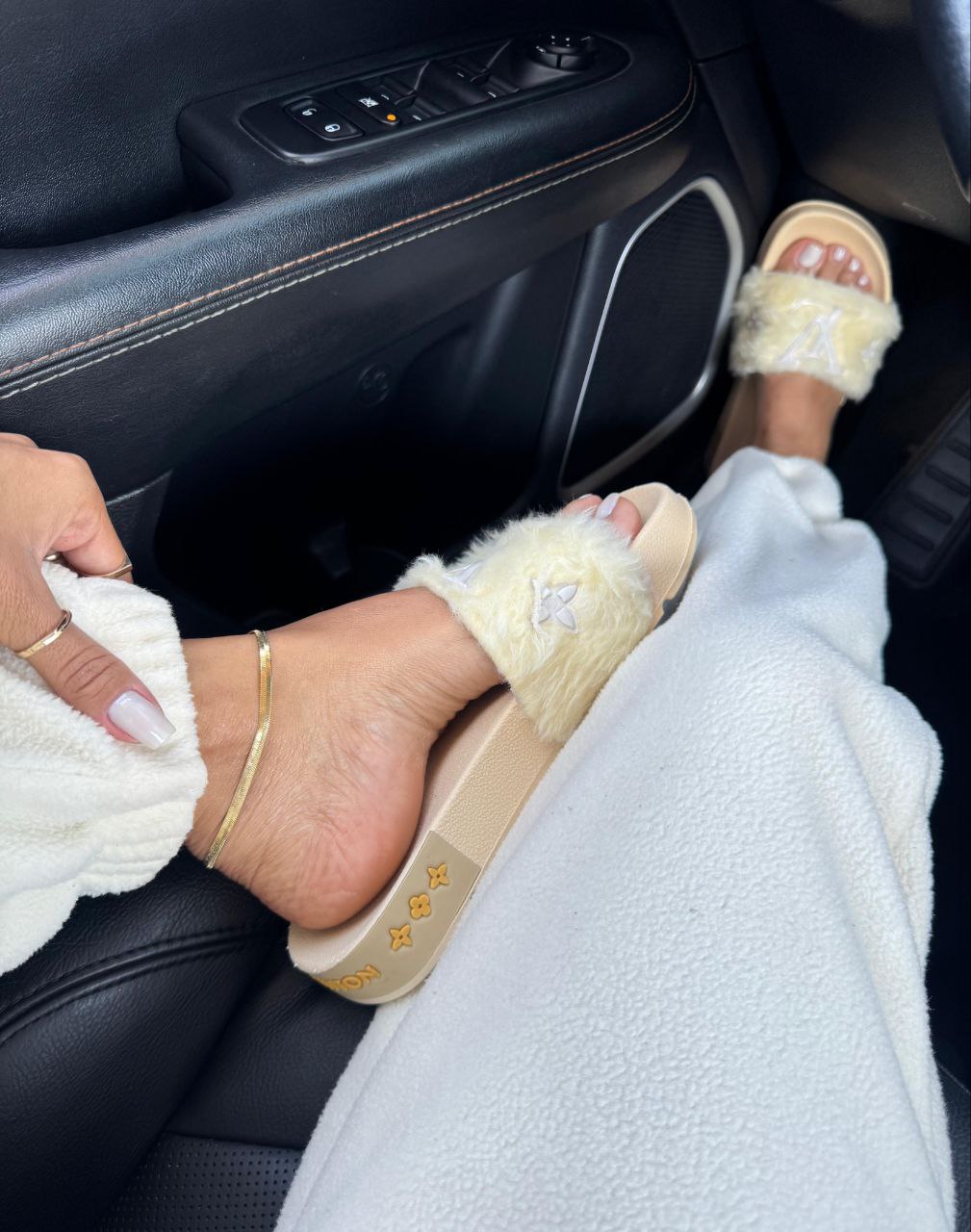 Slide Louis Vuitton Pelúcia Luxo