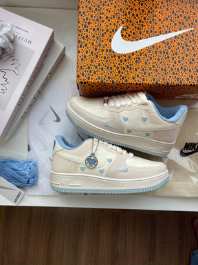 Nike Air Force 1 LOVE Bordado